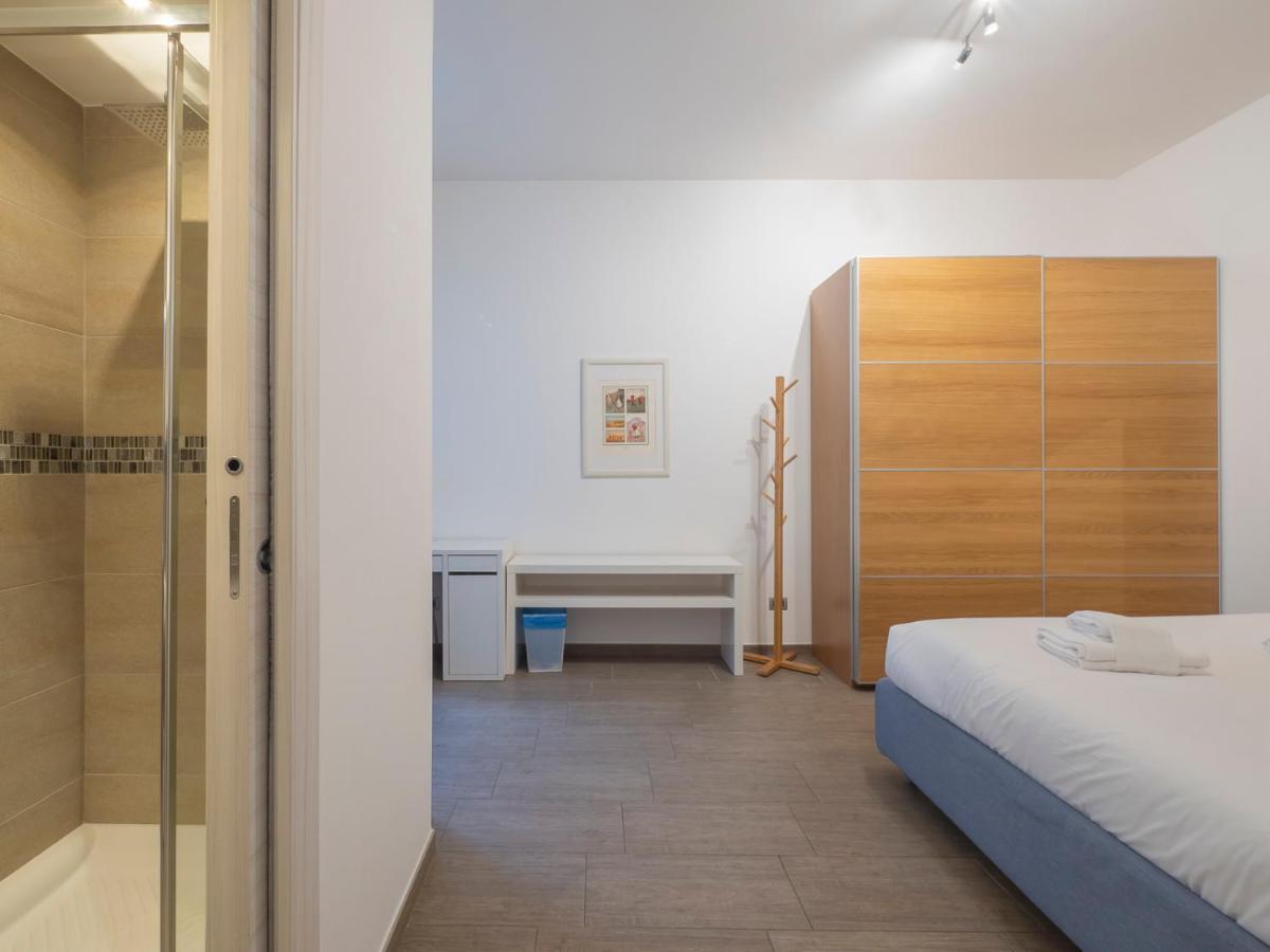 I Host Apartment - Montesuello 9 Milan Bagian luar foto