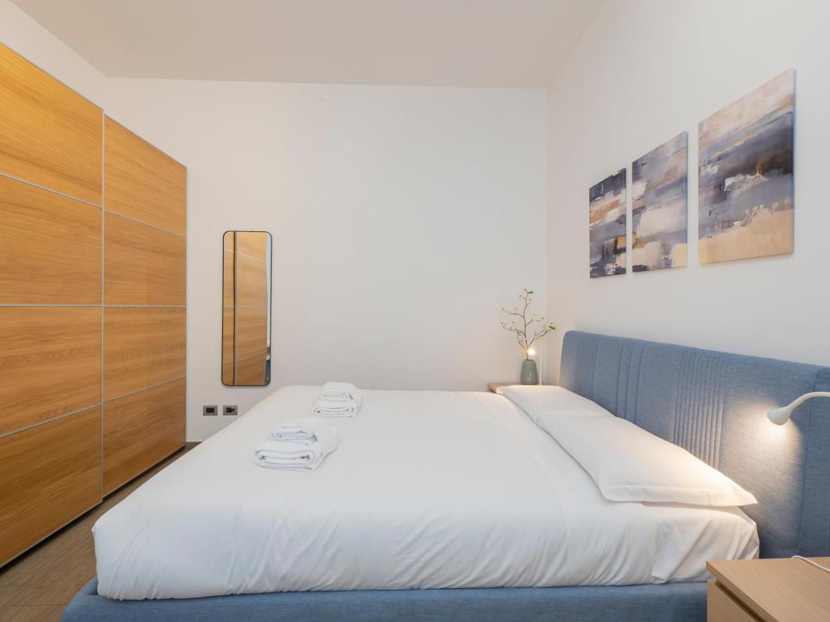 I Host Apartment - Montesuello 9 Milan Bagian luar foto