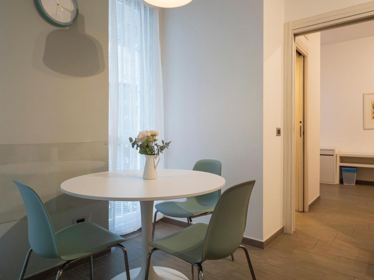 I Host Apartment - Montesuello 9 Milan Bagian luar foto