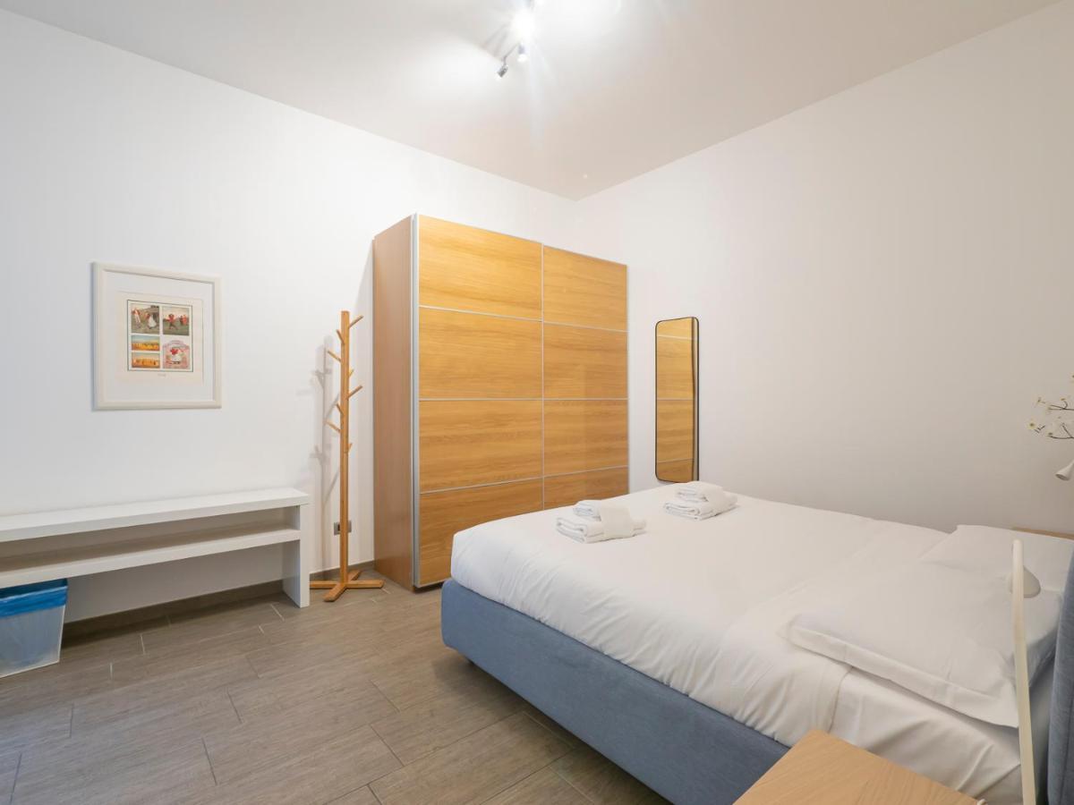 I Host Apartment - Montesuello 9 Milan Bagian luar foto